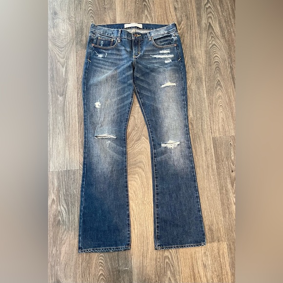 🎉closet clear out🎉Abercrombie & Fitch Emma Jeans. Size 6 regular. W 28 / L 33 - Picture 1 of 2